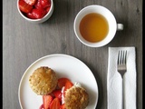 Scones, fraises et chantilly vanille