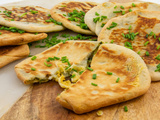 Naans au fromage et aux herbes