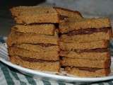 Gâteau sandwich fourré au chocolat et amandes sans glute ni produits laitiers