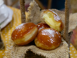 Donuts fourrés à la crème vanille et au caramel croquant