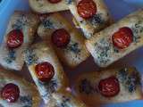 Financiers au parmesan, à la tomate cerise et à l'origan, avec une touche de piment d'Espelette