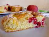 Gâteau moelleux aux pêches et framboises