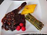 Cuisses de canette au vin rouge, framboises et polenta