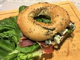 Bagels au roquefort et jambon cru