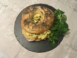 Bagels jambon, comté et œufs brouillés