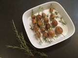 Brochettes de pommes de terre grenailles au romarin