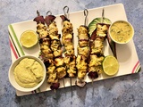 Brochettes de poulet et halloumi au basilic, mayonnaise au pesto