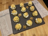 Choux chantilly au roquefort et noix