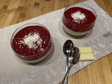 Mousse au chocolat blanc, coulis de framboise