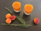 Panna cotta au romarin et son coulis d'abricots