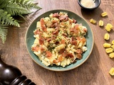 Pâtes à la crème de parmesan, jambon cru et ciboulette