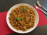 Pâtes au pesto, à la sauce tomate et à la crème