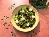 Salade de courgettes, tomates séchées, mozzarella et basilic