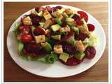 Salade de tomates, avocats et chorizo