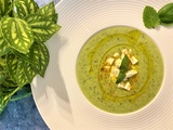 Soupe froide de courgette, feta, menthe et basilic