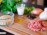 Boulettes, sauce à la menthe et semoule aux épices douces