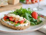 Crostini au pesto rosso et à la fraise