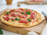 Pizza tomate jambon cru