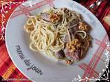 Wok de spaghetti sauce roquefort au magret de canard et aux noix