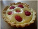 Tartelette lemond curd et framboises du jardin, meringuée