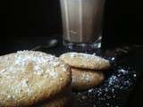 Biscuits aux amandes et capuccino de chocolat à la cannelle