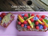 Cake ultra fruité aux pêches et aux framboises