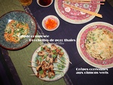 Crêpes coréennes aux oignons verts, brochettes de porc thaïes et salade composée