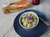 Oeufs brouillés aux asperges vertes et à la ciboulette