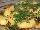 Pommes de terre éclatées au beurre d'ail et au parmesan