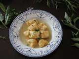 Ravioli de Neufchâtel au thym fleur, bouillon d'herbes du jardin, huile de noisettes - balade normande à Veules les Roses