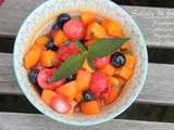 Salade de fruits (pastèque, abricots, myrtilles, sauge ananas)