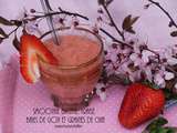 Smoothie banane, fraises, baies de goji et graines de chia