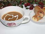 Soupe veloutée à l'oignon et croque roulé au maroilles