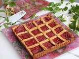 Tarte Linzer à la compotée de rhubarbe fraises