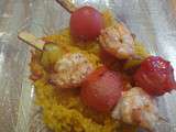 Brochettes de gambas et riz safrané