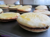 Biscuits fourrés au chocolat