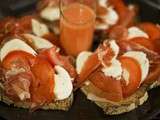 Tartine Tomate, Mozza, Jambon de parme et coulis de tomates