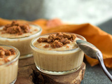 Petites crèmes de poire aux épices et leur crumble de biscuits