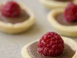 Tartelettes à la framboise sur double ganache chocolat au lait croquante