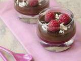 Verrine framboises et chocolat noir en 5 minutes chrono et 5 ingrédients