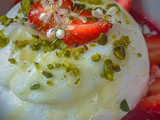 Ile flottante fraise et reine des prés au micro ondes