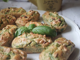 Mini cakes apéritifs antigaspi aux fanes de radis, pistou d'ail des ours & saumon fumé