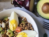 Salade composée aux lentilles, avocat & œufs durs