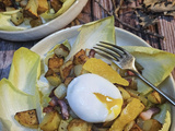 Salade paysanne d’automne : endives, lardons, pommes de terre et œuf poché, relevée à l’orange