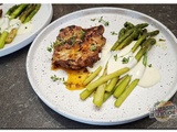 Cuisse de poulet marinée, asperges poêlées sauce au parmesan