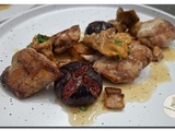 Filets de caille accompagnés de légumes de saison automnale