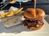 Burgers de bœuf farcis au brie et aux tomates séchées