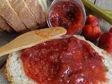 Confiture à la rhubarbe, fraises et sirop d'érable