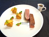 Magret de canard poêlé aux pêches, frite de polenta au thym et citron