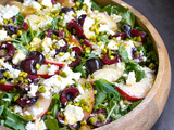 Salade d’été à la roquette, cerises et feta (en 5 minutes)